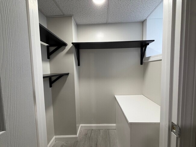 Building Photo - 320-322-322 Wood St