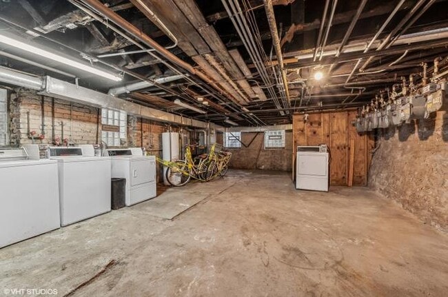 Building Photo - 1451 W Augusta Blvd