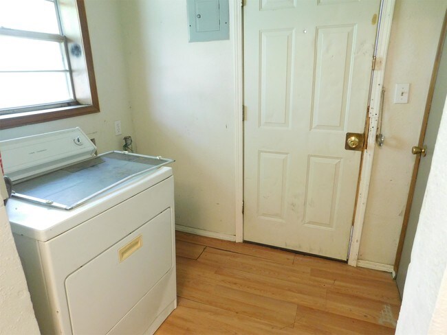 Building Photo - 1411 S Buchanan St