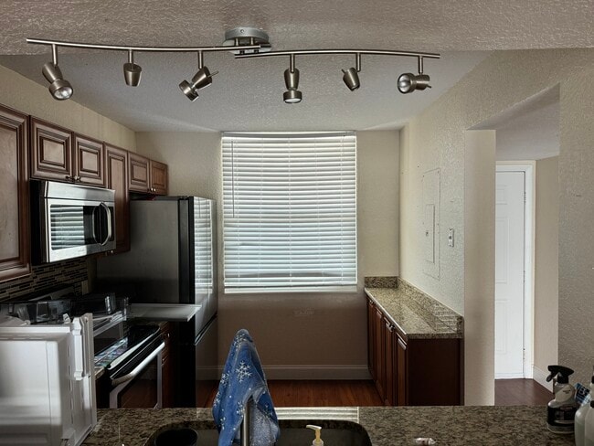 Building Photo - 3636 Whitehall Dr