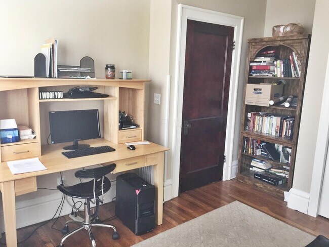 Building Photo - 1704 Oak St