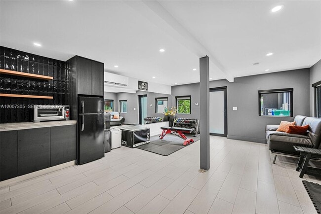 Building Photo - 145 NE 49th St