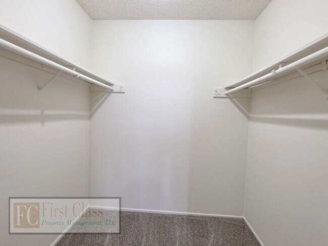 Building Photo - 17150 SW Heritage Ct
