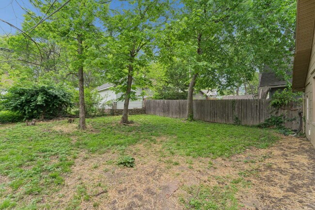 Building Photo - Charming 2-Bedroom Home!