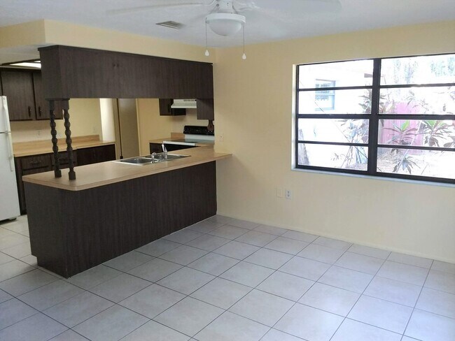 Building Photo - Corner Lot Home in New Port Richey