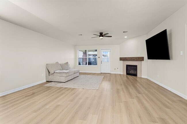 Building Photo - 30315 Legacy Pines Dr