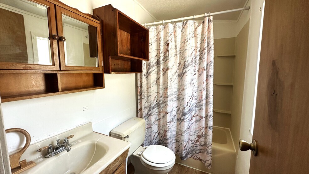 Building Photo - 914 FM 2808