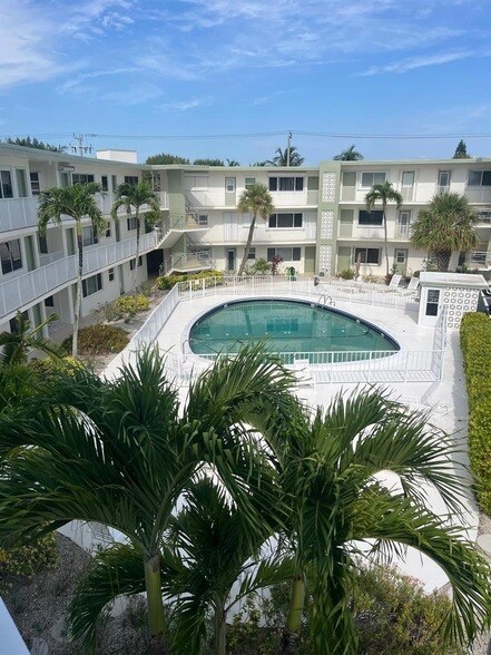 Building Photo - 3600 N Ocean Dr