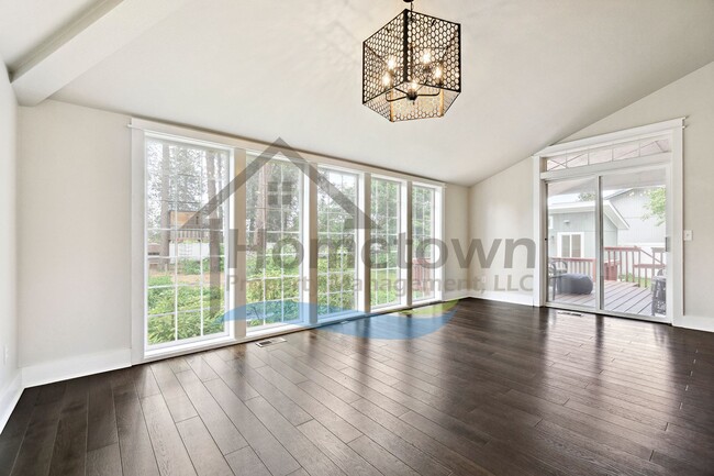 Building Photo - 4 Bedroom 4 Bathroom Home with Attached 2-...