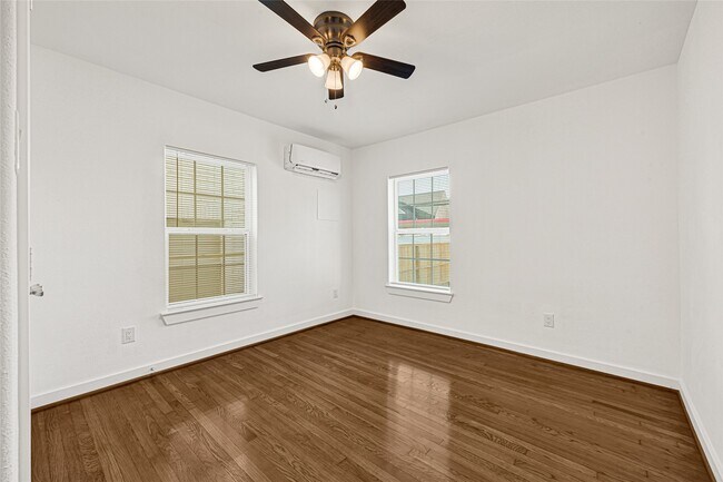 Building Photo - 6620 Lawndale St