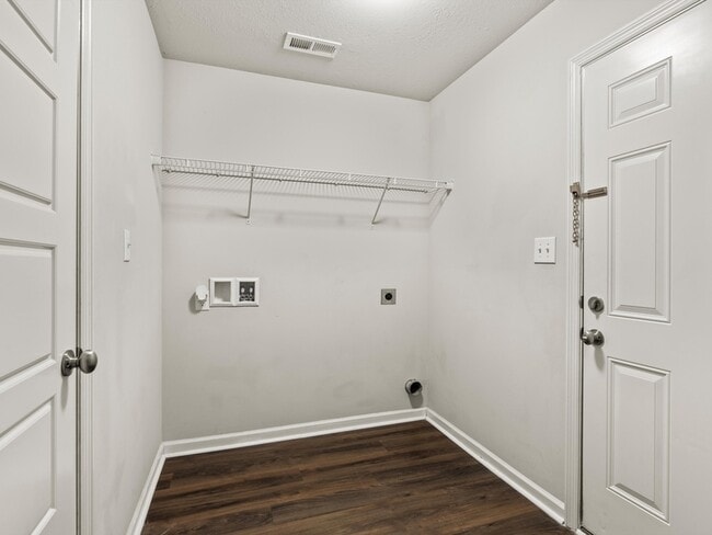 Building Photo - 208 Sedgewick Dr