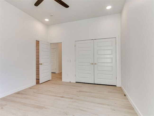 Building Photo - 605 N Idaho Ave