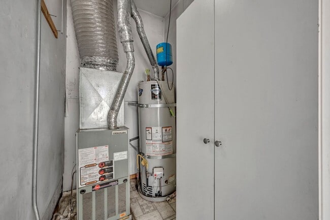 Building Photo - 1637 C St