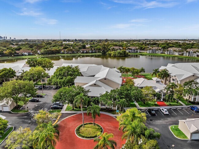Building Photo - 2881 N Oakland Forest Dr