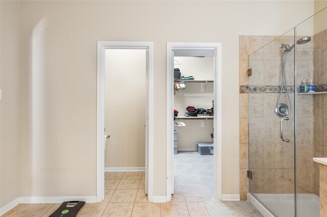 Building Photo - 6819 Lavington Way