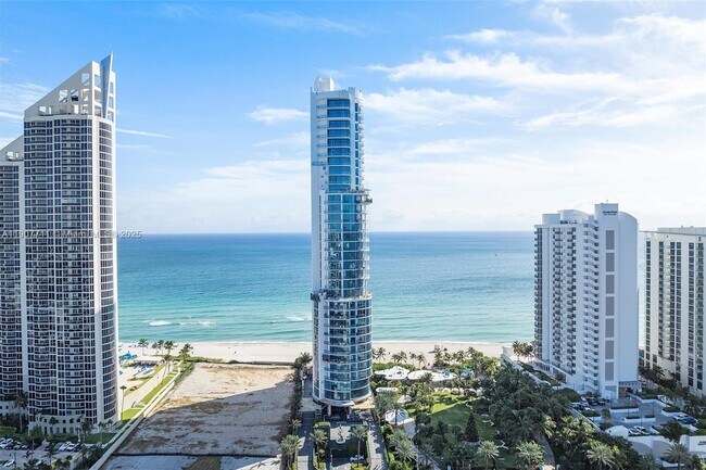 Building Photo - 17475 Collins Ave