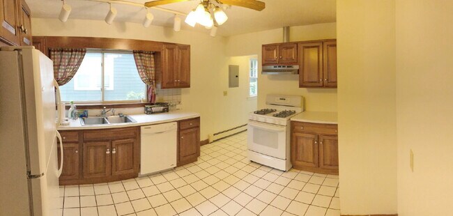 Building Photo - Charming 3-Bedroom Haven in prime Milton neighborhood!