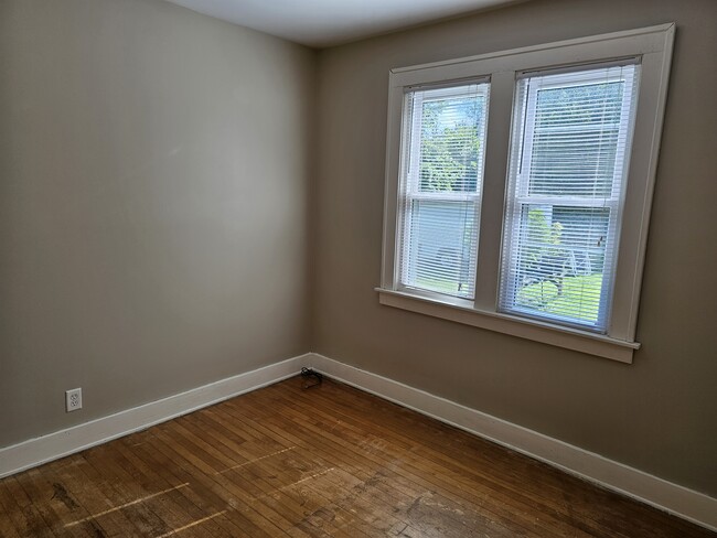 Bedroom - 1031 Veto St NW