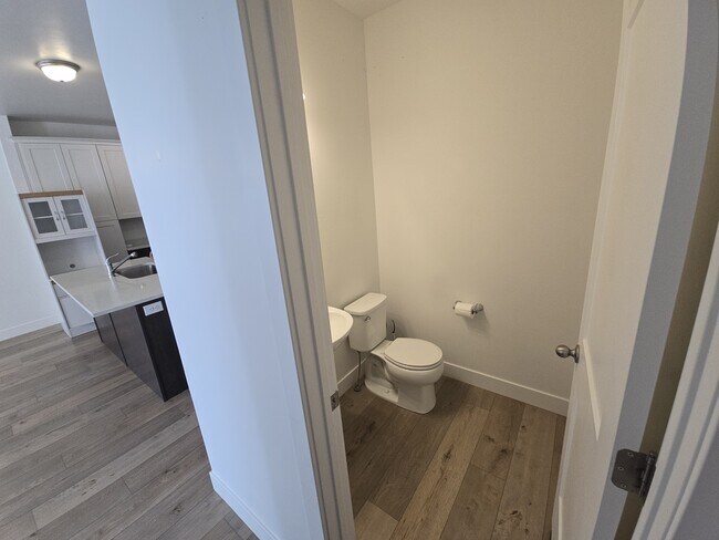 Building Photo - 754 E 950 N