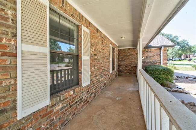 Building Photo - 1215 Robin Trail