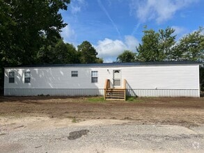 Building Photo - Fully Renovated & Pet Friendly 3 Bedroom, ...