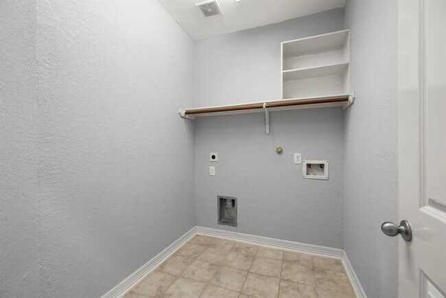 Building Photo - 5814 Dayln Ct