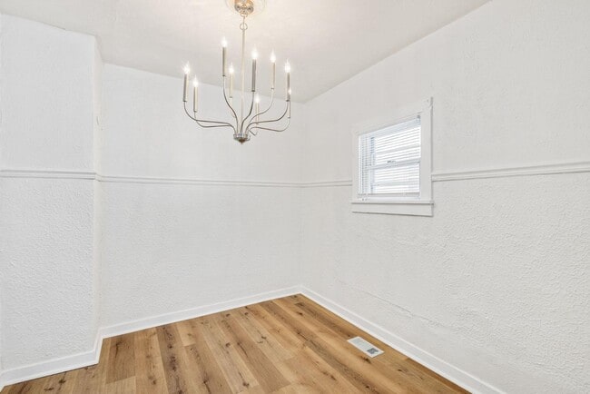 Building Photo - 910 Reddick St