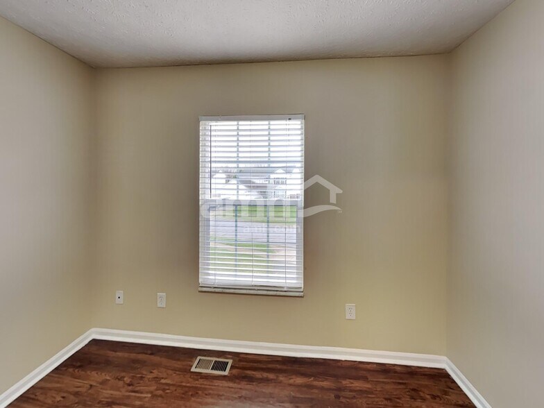 Building Photo - 4024 Walnut Crossing Dr