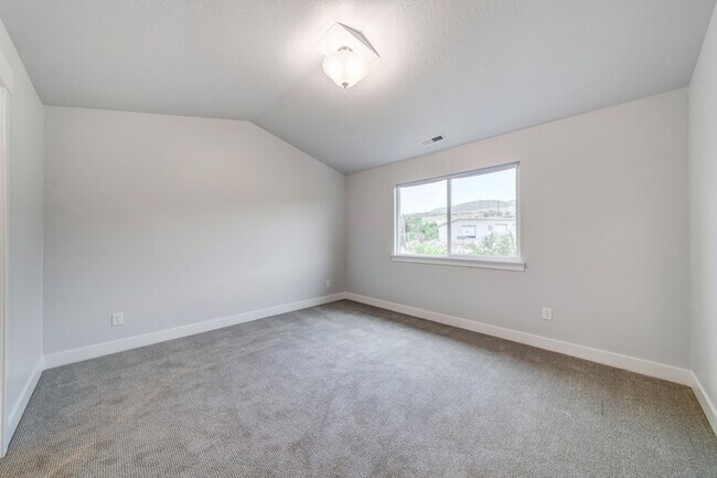 Building Photo - 16422 S Bull Spgs Ln