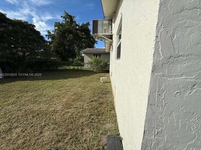 Building Photo - 1930 SW 57th Ave
