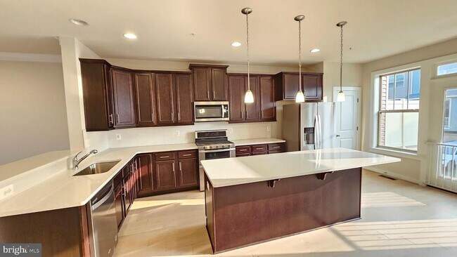 Building Photo - 8650 Satinwood Dr