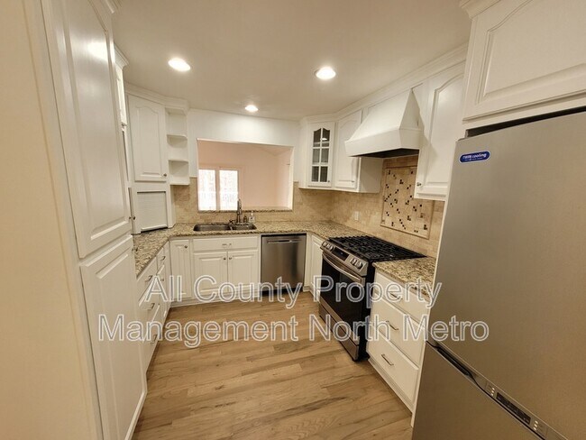 Building Photo - 180 Crestwood Ct