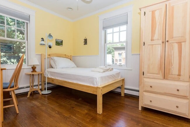 Building Photo - 16A Linden Pl