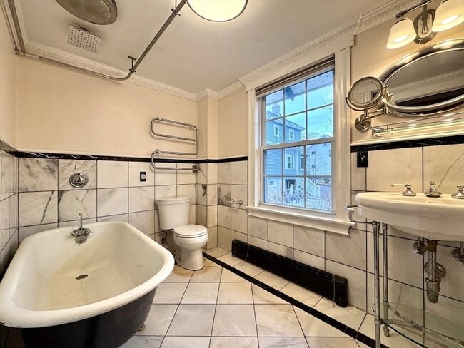 Building Photo - 53 Circuit Rd