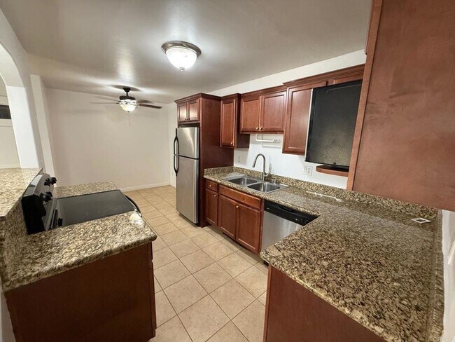Building Photo - 2 Bedroom - 2 Bathroom ground level