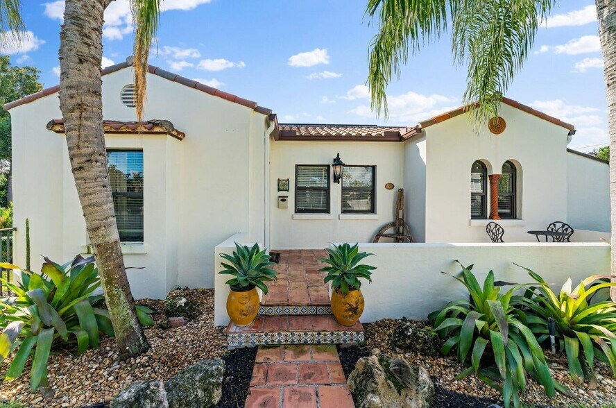 Building Photo - 400 33rd St