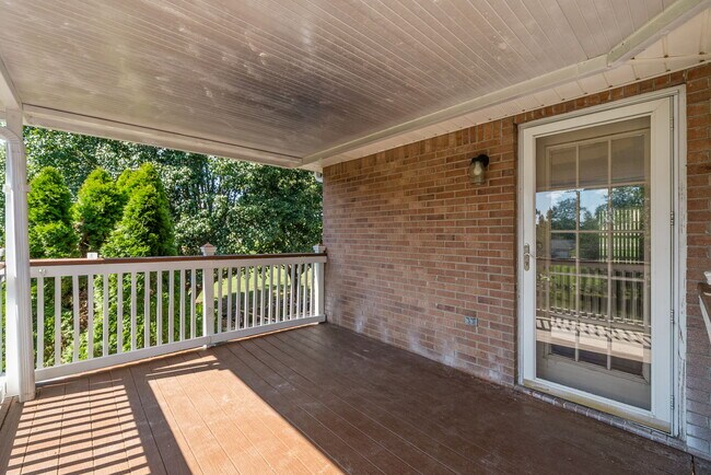 Building Photo - 944 Sable Dr