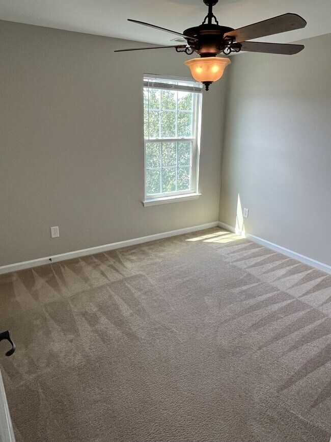 Building Photo - Beautiful 2 Story Corner Lot 3 Bed home in...