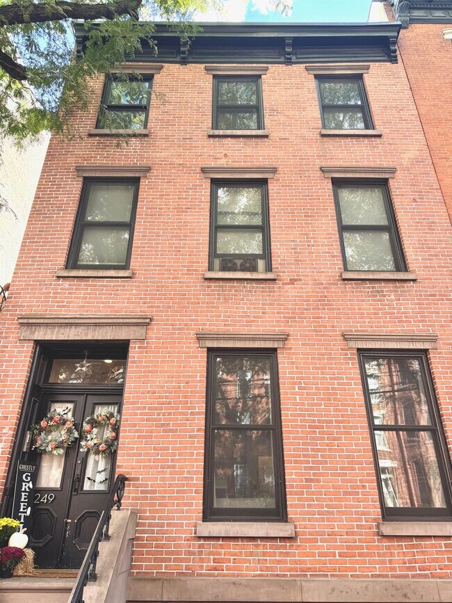 Primary Photo - 249 4th St