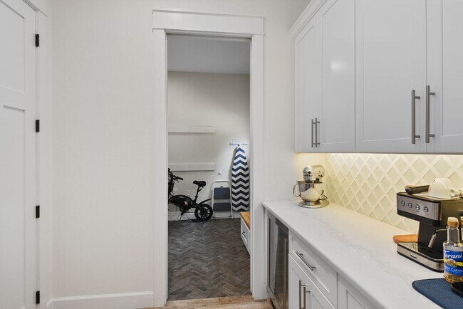 Building Photo - Luxurious living in Winter Park