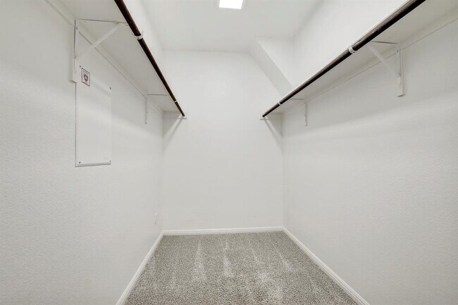 Building Photo - 1220 Oak Chase Wy