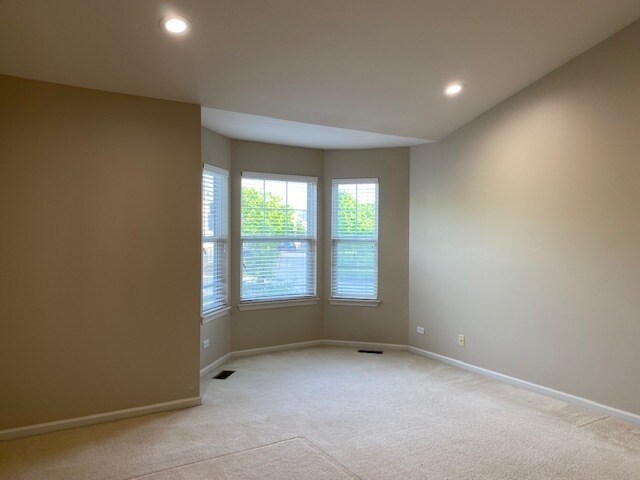 Building Photo - 372 Pine Lake Cir