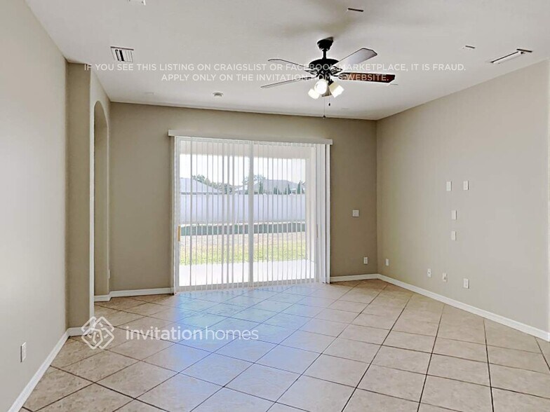 Building Photo - 3208 43rd Ave E