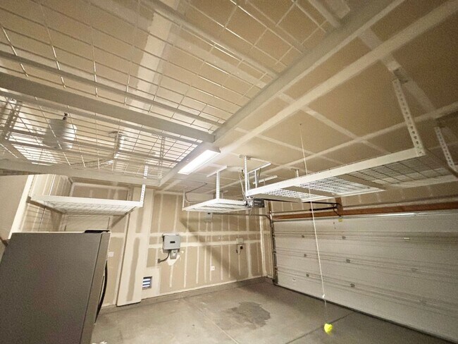 Building Photo - 12011 Country Garden Dr