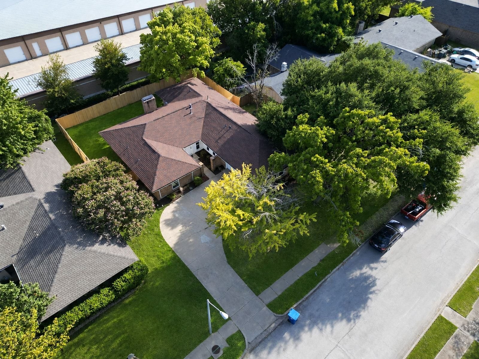 Building Photo - 7202 Lakeshore Dr