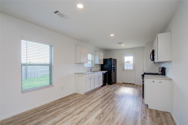 Building Photo - 5200 Elrington Vly Ln