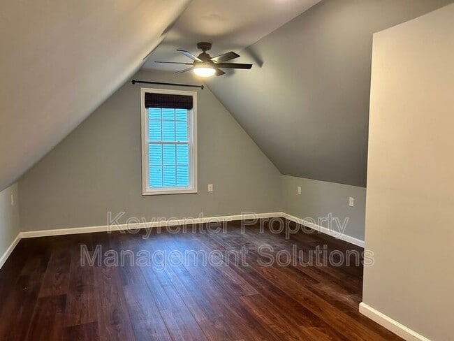 Building Photo - 107 Oakstone Run