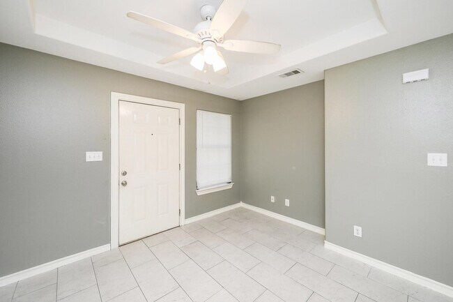 Building Photo - 205 W San Carlos St