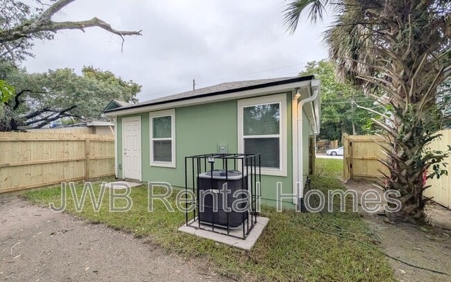 Building Photo - 1259 Bridier St