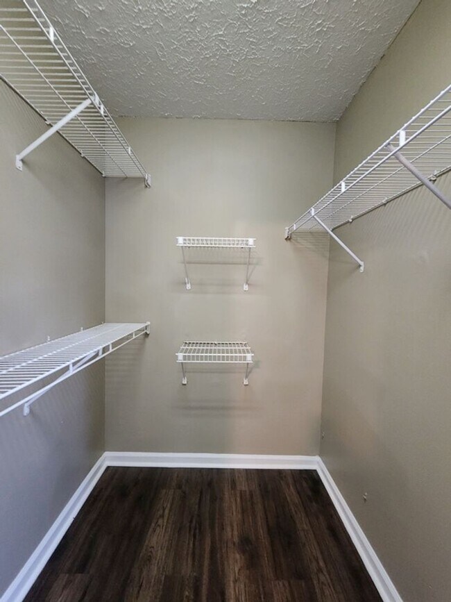 Building Photo - 3547 Main Station Dr SW